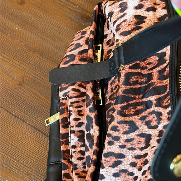 Cavalli Class by Roberto Cavalli Leopard-Print Travel Duffel - Picture 6 of 15